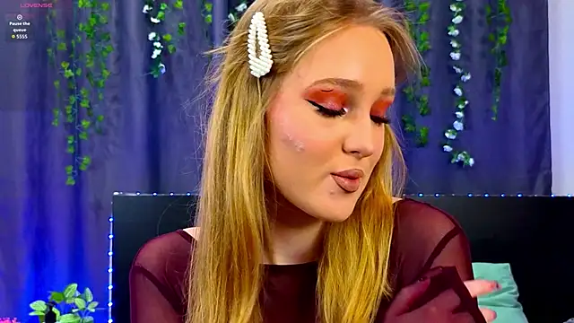 Snapshot of VanessaLightDiamond chatting on 11/27/25, 04:02 VanessaLightDiamond online show from 11/27/25, 04:02