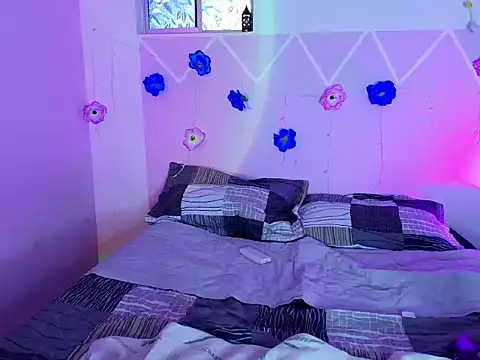 Aprilsweet2005 online show from 04/13/26, 01:48