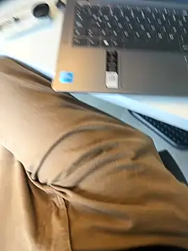 Snapshot of LeoBlaze13 chatting on 10/28/25, 08:19 LeoBlaze13 online show from 10/28/25, 08:19