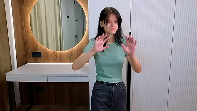 MauraDenis online show from 11/03/25, 01:44