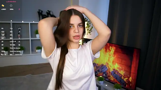 Snapshot of LauraHansil chatting on 11/04/25, 07:45 LauraHansil online show from 11/04/25, 07:45