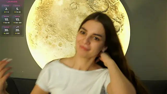 Snapshot of LauraHansil chatting on 12/17/25, 06:07 LauraHansil online show from 12/17/25, 06:07