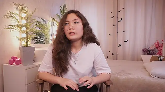 Snapshot of LeanoraBierod chatting on 10/29/25, 10:25 LeanoraBierod online show from 10/29/25, 10:25