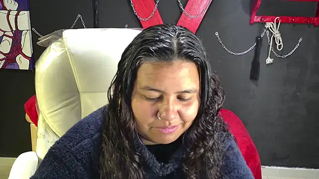 Snapshot of serenamystsh chatting on 11/20/25, 02:45 serenamystsh online show from 11/20/25, 02:45