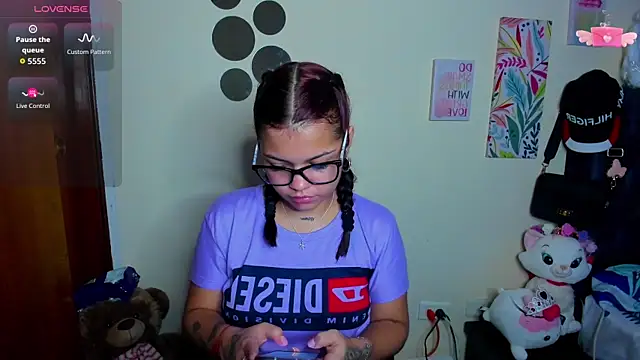 Emma boo online show from 11/19/25, 01:44