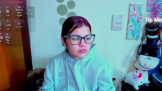 Emma boo online show from 12/15/25, 07:31