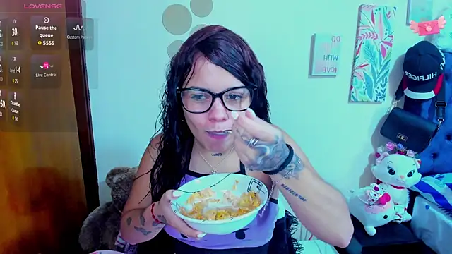 Emma boo online show from 11/10/25, 01:05