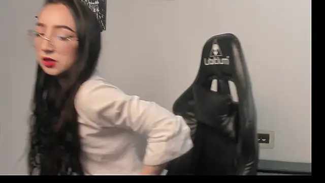 Snapshot of LindsayWild chatting on 11/03/25, 06:44 LindsayWild online show from 11/03/25, 06:44