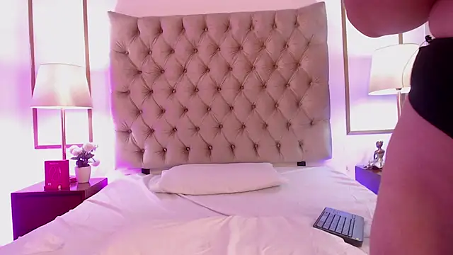 ViolettConnor-x online show from 12/02/25, 07:59