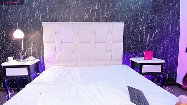 Snapshot of ViolettConnor-x chatting on 10/30/25, 08:50 ViolettConnor-x online show from 10/30/25, 08:50