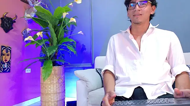 Snapshot of kane_del_toro chatting on 10/29/25, 01:32 kane del toro online show from 10/29/25, 01:32