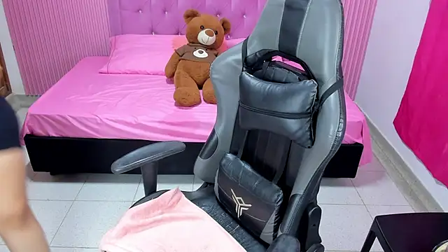 Snapshot of Missy_22 chatting on 11/28/25, 03:12 Missy 22 online show from 11/28/25, 03:12