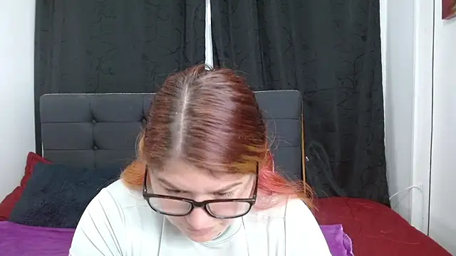 Snapshot of Alexaa_xx chatting on 11/14/25, 01:42 Alexaa xx online show from 11/14/25, 01:42