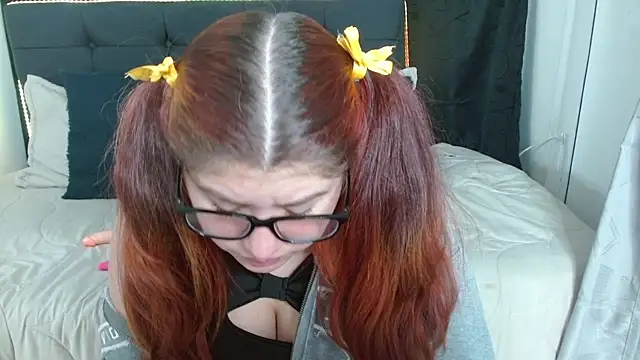 Snapshot of Alexaa_xx chatting on 11/21/25, 02:10 Alexaa xx online show from 11/21/25, 02:10