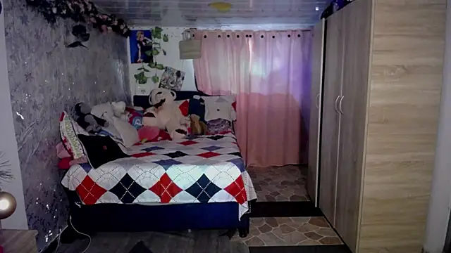 Snapshot of Samara_Homescapes chatting on 12/21/25, 08:42 Samara Homescapes online show from 12/21/25, 08:42