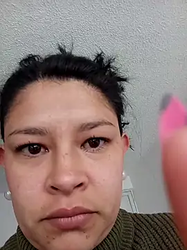 Snapshot of Macarena-2 chatting on 10/29/25, 09:47 Macarena-2 online show from 10/29/25, 09:47