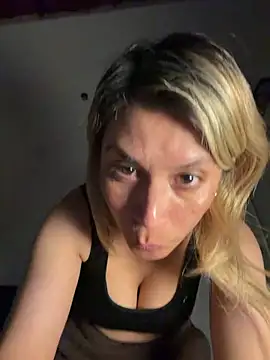 Snapshot of Romy-R-O chatting on 06/15/26, 12:22 Romy-R-O online show from 06/15/26, 12:22