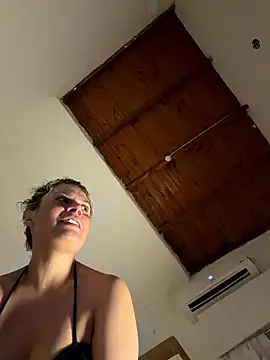 Snapshot of Romy-R-O chatting on 01/16/26, 02:21 Romy-R-O online show from 01/16/26, 02:21