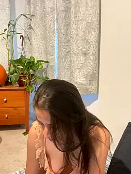 Synne online show from 11/02/25, 07:41