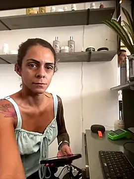 Snapshot of sabrinaneves chatting on 12/17/25, 04:01 sabrinaneves online show from 12/17/25, 04:01