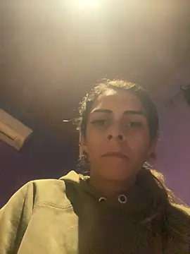 Snapshot of sabrinaneves chatting on 07/13/26, 11:37 sabrinaneves online show from 07/13/26, 11:37