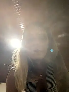 Snapshot of sabrinaneves chatting on 10/30/25, 07:22 sabrinaneves online show from 10/30/25, 07:22