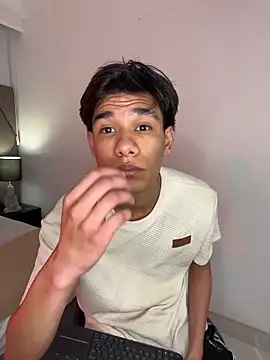 Snapshot of michael_vidal chatting on 10/29/25, 07:24 michael vidal online show from 10/29/25, 07:24