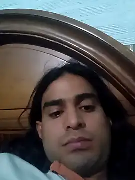 Snapshot of yuhenthr chatting on 10/29/25, 03:05 yuhenthr online show from 10/29/25, 03:05