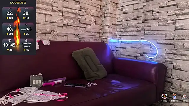 Snapshot of Luxia23 chatting on 11/02/25, 08:25 Luxia23 online show from 11/02/25, 08:25