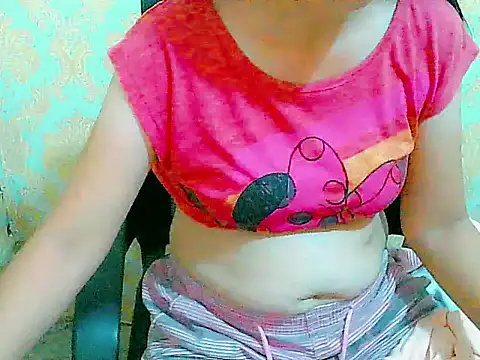 Snapshot of nhicole4u chatting on 10/31/25, 12:46 nhicole4u online show from 10/31/25, 12:46