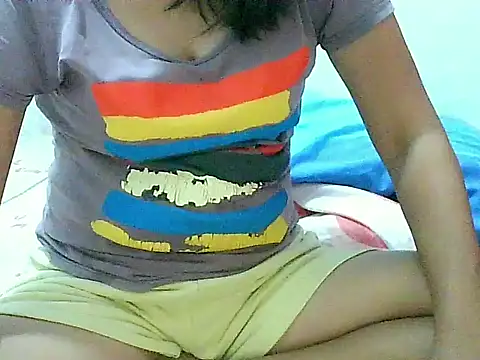 Snapshot of nhicole4u chatting on 11/10/25, 12:10 nhicole4u online show from 11/10/25, 12:10