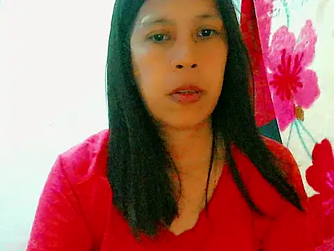 Snapshot of nhicole4u chatting on 11/05/25, 12:08 nhicole4u online show from 11/05/25, 12:08