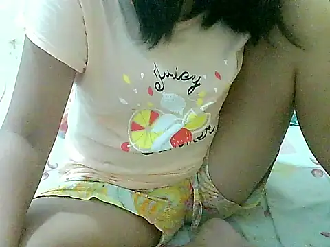 Snapshot of nhicole4u chatting on 12/01/25, 11:44 nhicole4u online show from 12/01/25, 11:44