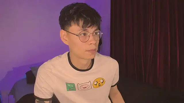 Snapshot of estmonnn chatting on 11/18/25, 12:59 estmonnn online show from 11/18/25, 12:59