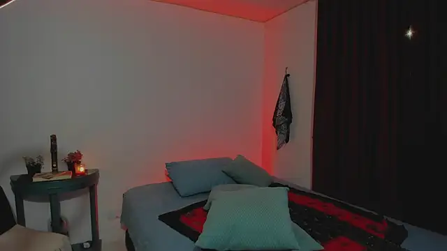 Snapshot of estmonnn chatting on 11/01/25, 12:28 estmonnn online show from 11/01/25, 12:28