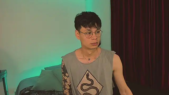 Snapshot of estmonnn chatting on 11/08/25, 12:03 estmonnn online show from 11/08/25, 12:03