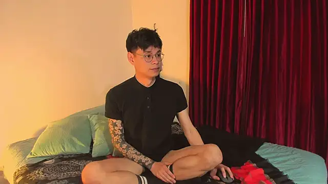 Snapshot of estmonnn chatting on 11/05/25, 11:52 estmonnn online show from 11/05/25, 11:52