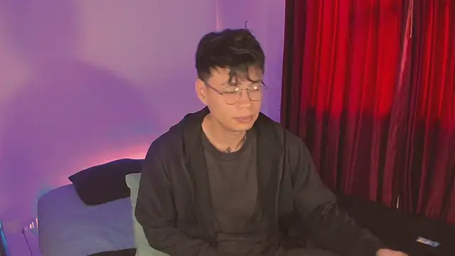 Snapshot of estmonnn chatting on 11/21/25, 09:25 estmonnn online show from 11/21/25, 09:25