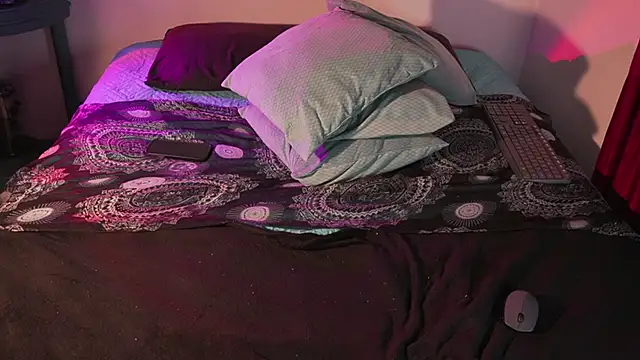 estmonnn online show from 04/28/26, 02:27