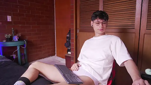 Snapshot of estmonnn chatting on 01/13/26, 01:59 estmonnn online show from 01/13/26, 01:59