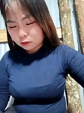 Snapshot of matbiec- chatting on 12/15/25, 12:33 matbiec- online show from 12/15/25, 12:33