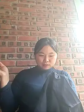 Snapshot of matbiec- chatting on 11/10/25, 06:51 matbiec- online show from 11/10/25, 06:51