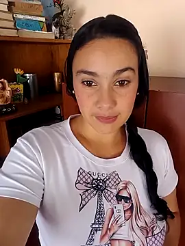 Isa-Giraldo online show from 11/17/25, 03:16