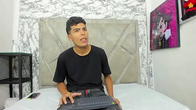 Snapshot of tomy_hotboy chatting on 10/29/25, 06:01 tomy hotboy online show from 10/29/25, 06:01