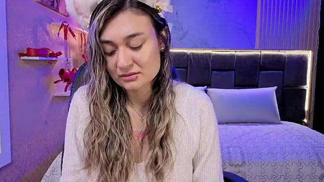 Im-Lola online show from 11/12/25, 08:45