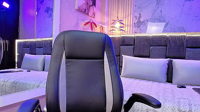 Im-Lola online show from 11/22/25, 08:08