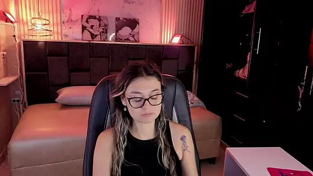 Im-Lola online show from 02/27/26, 08:41