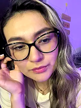 Im-Lola online show from 11/30/25, 11:05