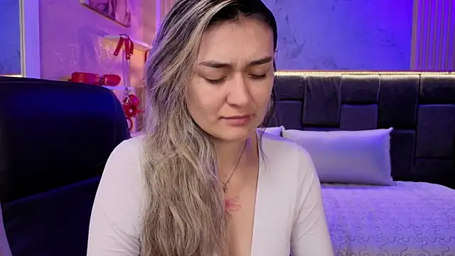 Im-Lola online show from 11/21/25, 08:19