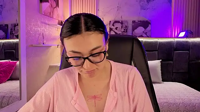 Im-Lola online show from 03/18/26, 08:32